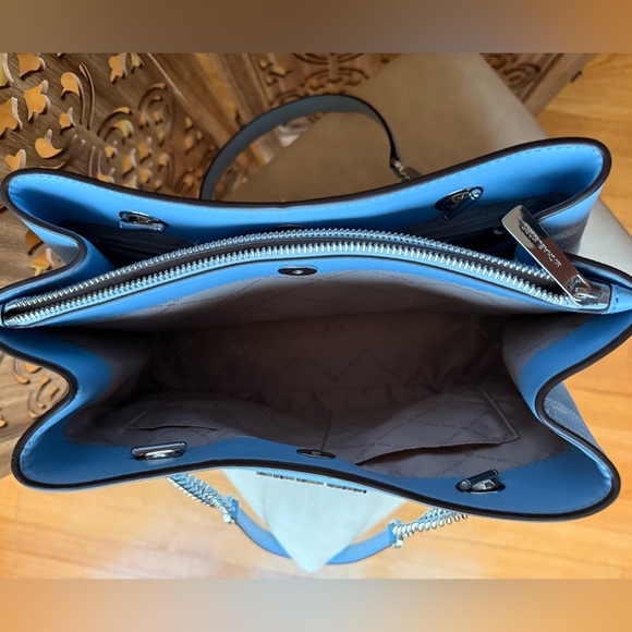 Michael Kors Teagan Large Pebbled shoulder bag - Picture 5 of 8